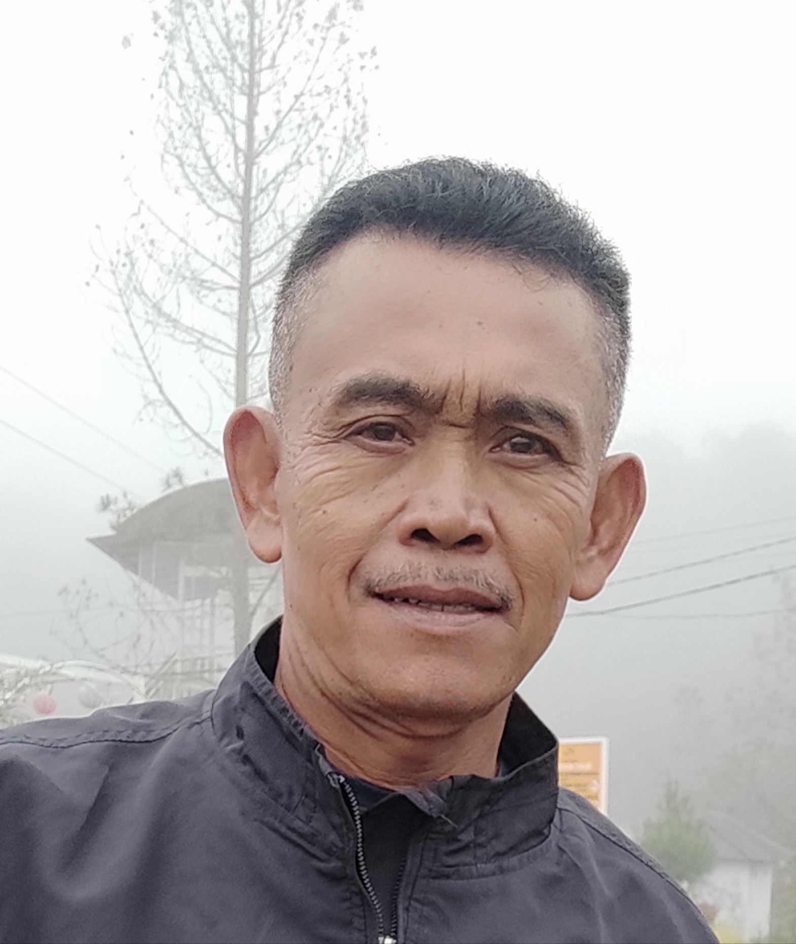 Drs. MANAHAT SIRINGORINGO